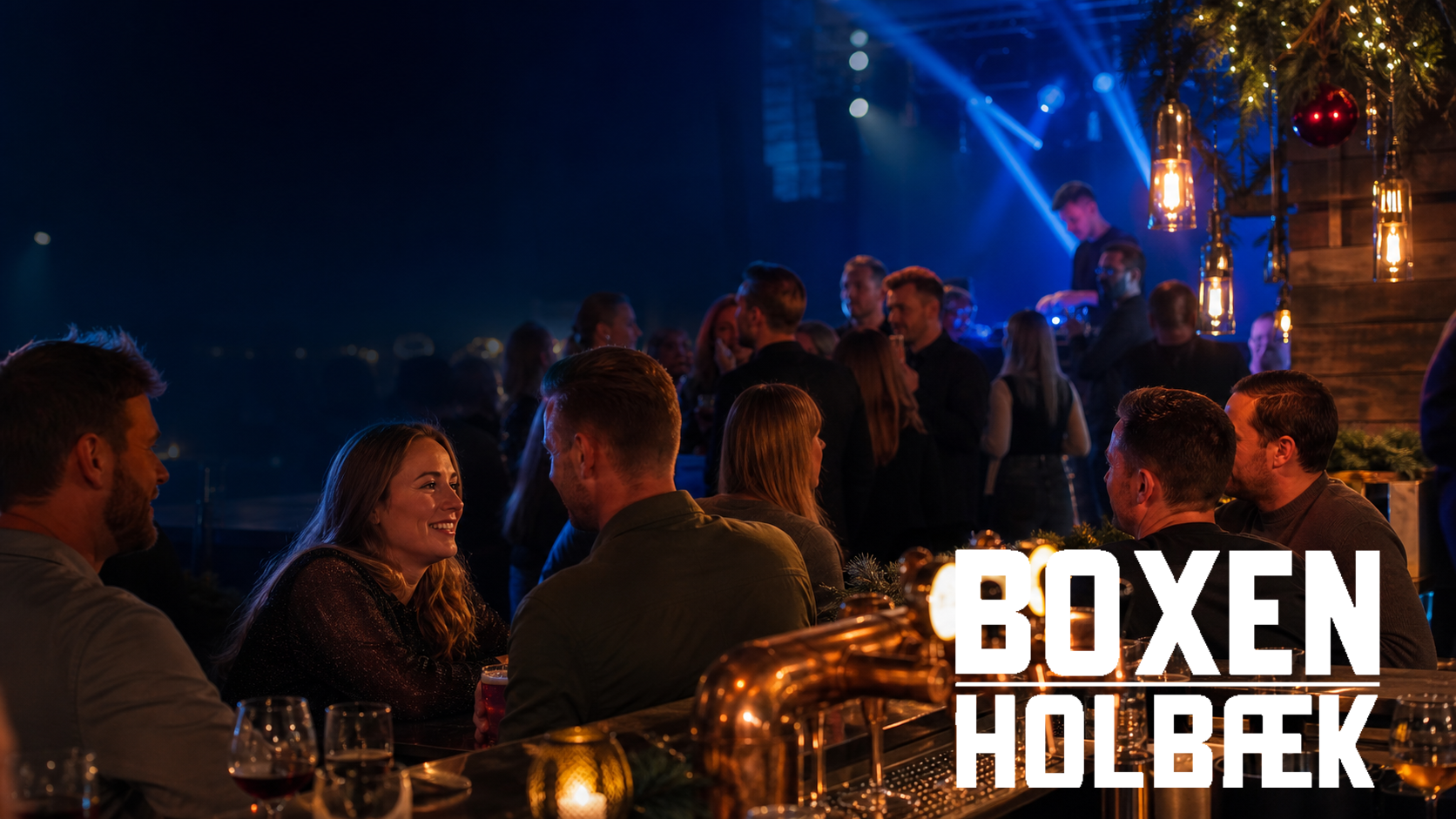 J-DAG Fredagsbar i BOXEN Holbæk med julebryg, barstemning og BOXEN Holbæk-logo